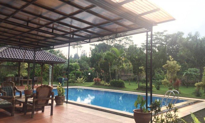 Cisarua Villa | 2500 m² Villa ∙ 6 bedrooms ∙ 15 guests