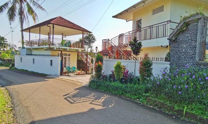Caringin Villa | 260 m² Villa ∙ 5 bedrooms ∙ 20 guests