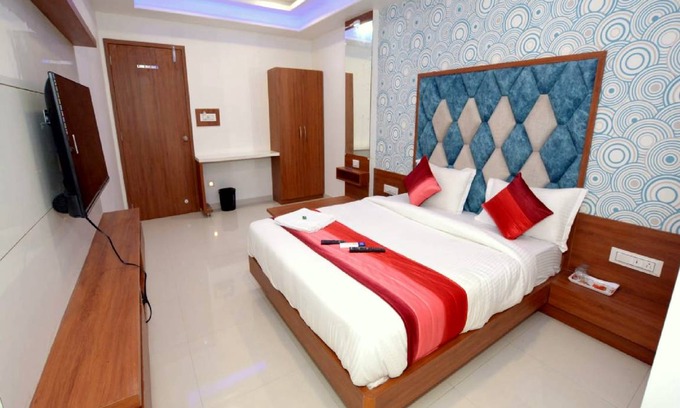 Vallabh Vidhyanagar Hotel | 29 m² Hotel ∙ 5 guests