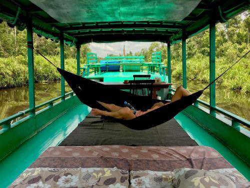 Kumai Boat Rental | 30 m² Houseboat ∙ 1 bedroom ∙ 6 guests