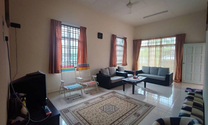 Muar House | 3150 m² House ∙ 3 bedrooms ∙ 8 guests