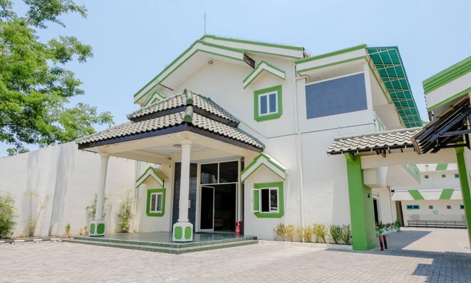 Madiun Hotel | 33 m² Hotel ∙ 2 bedrooms ∙ 4 guests