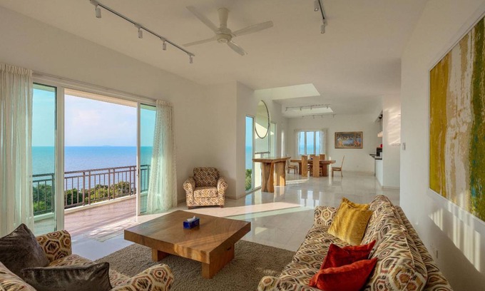 Tanjung Bungah Villa | 370 m² Villa ∙ 4 bedrooms ∙ 8 guests