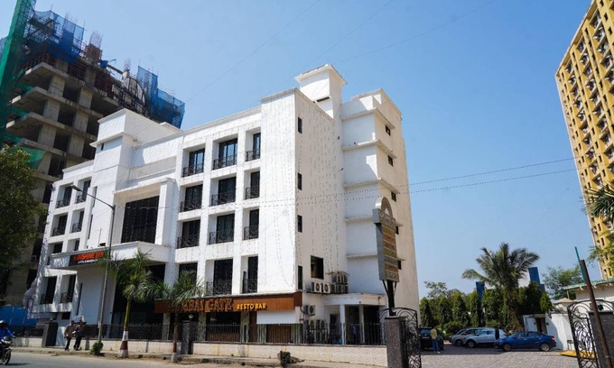 Mira Road East Hotel | 380 m² Hotel ∙ 5 guests