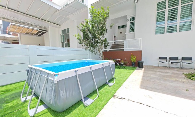 Tanjung Bungah House | 390 m² House ∙ 5 bedrooms ∙ 21 guests