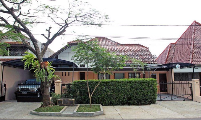 Bandung House | 400 m² House ∙ 4 bedrooms ∙ 12 guests