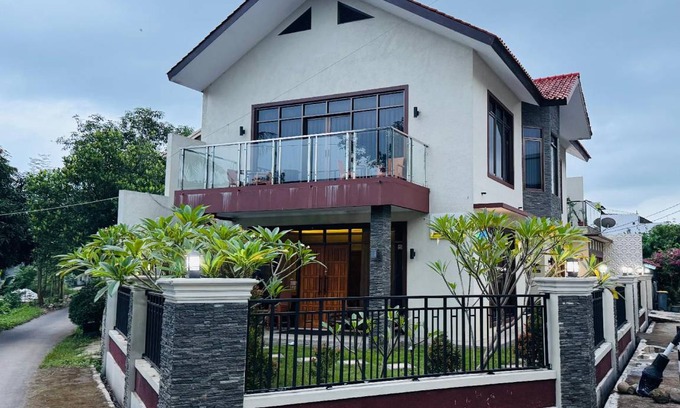 Majalengka Villa | 400 m² Villa ∙ 3 bedrooms ∙ 12 guests