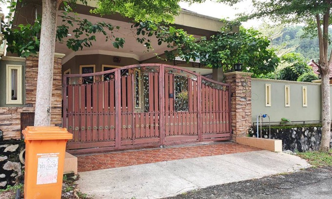 Hulu Selangor House | 4000 m² Bungalow ∙ 2 bedrooms ∙ 12 guests