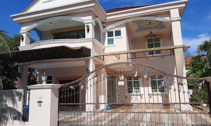 Taman Mutiara House | 464 m² Bungalow ∙ 6 bedrooms ∙ 20 guests