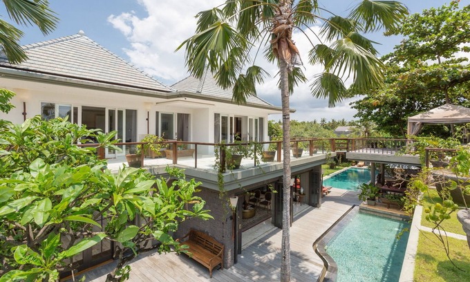 Berawa Villa | 4BR Ethnic Style Villa Near Berawa Beach, Canggu! 8Min Drive To Seminyak Beach!