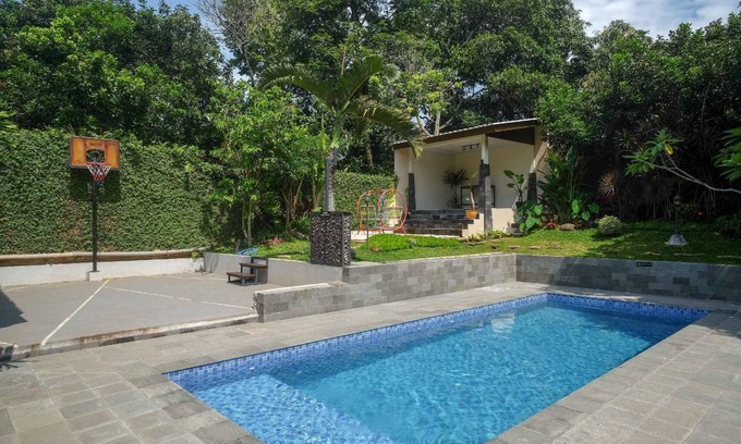 Tembalang Hotel | 50 m² Hotel ∙ 3 bedrooms ∙ 7 guests