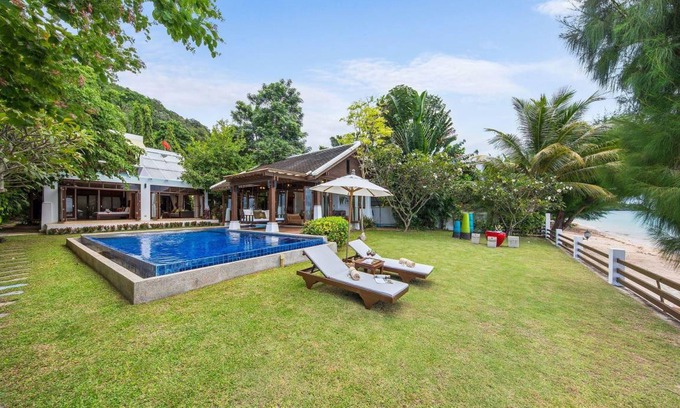Bang Po Villa | 550 m² Villa ∙ 3 bedrooms ∙ 6 guests