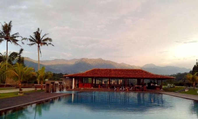 Megamendung Resort | 57 m² Resort ∙ 8 guests