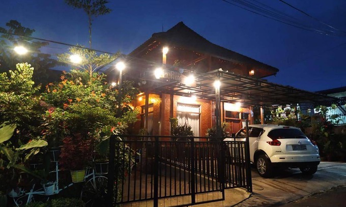 Lembang Hotel | 70 m² Hotel ∙ 6 bedrooms ∙ 19 guests