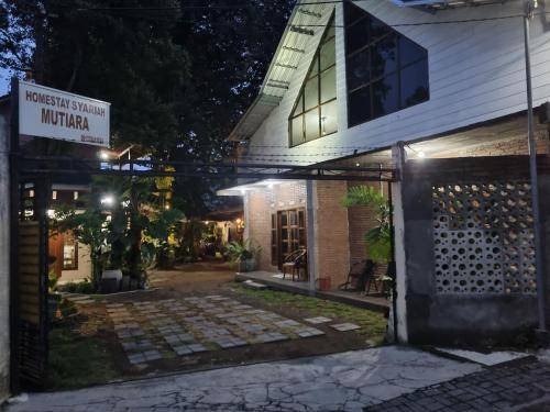 Prawirotaman House | 70 m² House ∙ 3 bedrooms ∙ 9 guests
