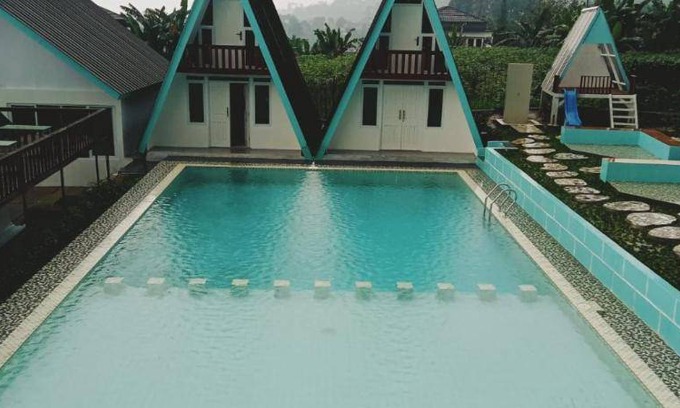 Megamendung Resort | 70 m² Resort ∙ 3 bedrooms ∙ 15 guests