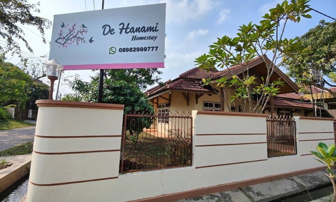 North Cirebon House | 700 m² House ∙ 5 bedrooms ∙ 10 guests