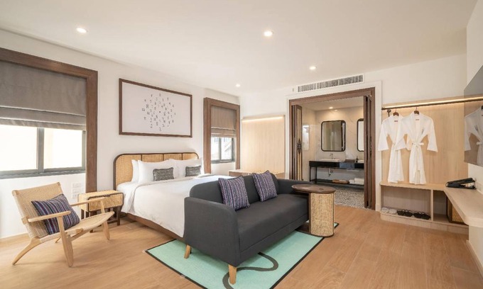 Bang Khun Phrom Hotel | 77 m² Hotel ∙ 127 guests