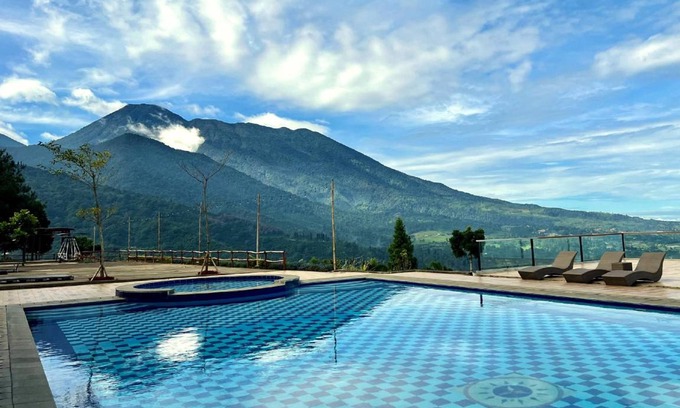 Cisarua Hotel | 82 m² Hotel ∙ 2 bedrooms ∙ 10 guests