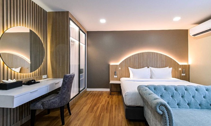 Bang Phlat Hotel | 88 m² Hotel ∙ 2 bedrooms ∙ 7 guests