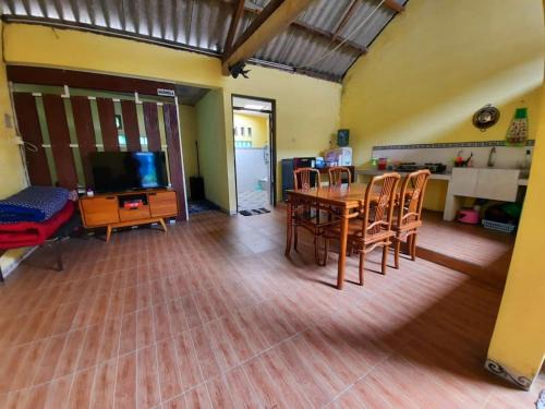 Mertoyudan House | Anindya House
