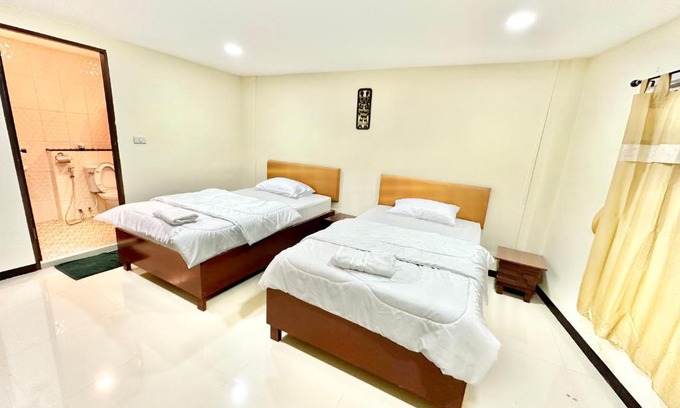 Chana Songkhram House | Baan at Khaosan Hostel