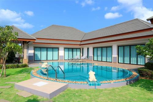 Huai Yai Villa | Baan Dusit Pattaya lake