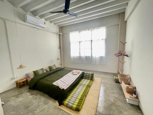 Talat Noi Hostel | Baan KhaoSoi - Private room in a rooftop hostel 2nd floor