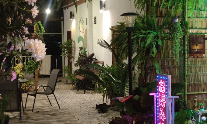 Ban Pong Hostel | BaanPaa Resort