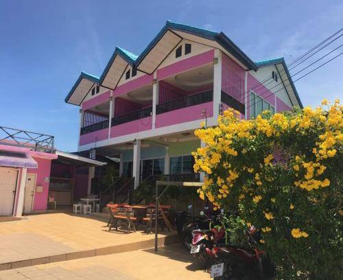 Koh Lan Bed & Breakfast | Bed and breakfast ∙ 3 guests