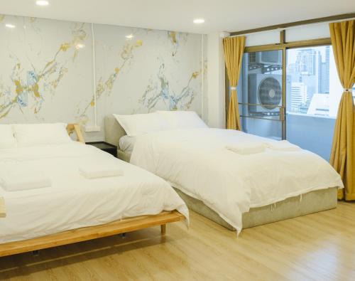Silom Apartment | Big unit for 8 people, city center Silom