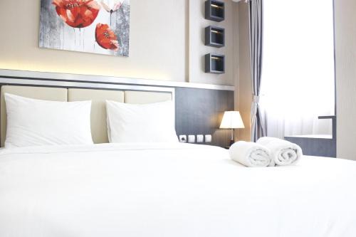 Cimahi Apartment | Convenient 1BR Gateway Pasteur Apartment By Travelio