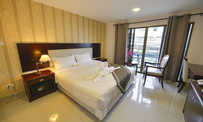 Central Pattaya Apartment | Deluxe Room balcony Free daily cleaning/wifi/electric