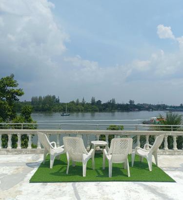 Downtown Krabi Hotel | Funky Crab The River