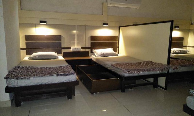 Bodakdev Hostel | Hostel ∙ 8 guests