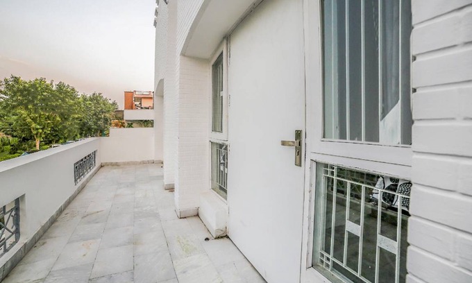 Udyog Vihar Hotel | Hotel ∙ 3 guests