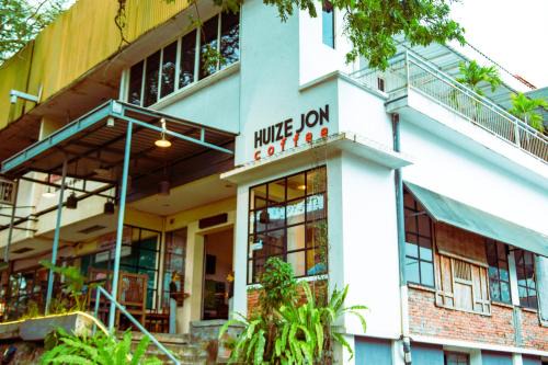 Klojen Hostel | Huize Jon Hostel