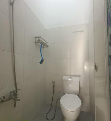 Gombong Hostel | Kamar Kost AC Luas Tengah Kota