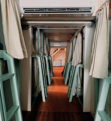 Chana Songkhram Hostel | Khaosan Beds and Bath Hostel