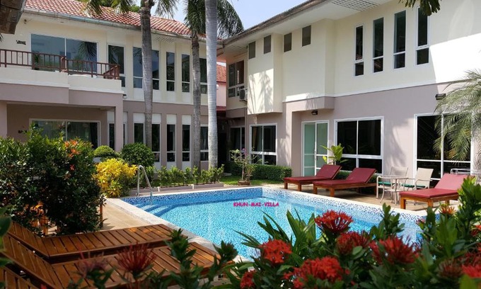 Na Kluea Villa | Khun Mai Villa