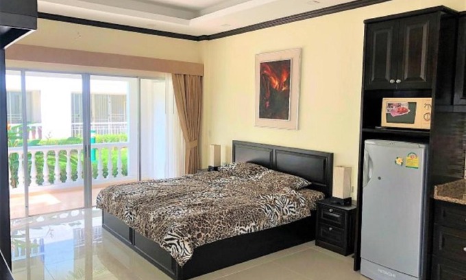 Na Kluea Apartment | Large studio apartment at Baan Suan beautifull garden resort