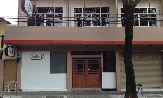 Wat Bowon Niwet House | Motel ∙ 8 guests