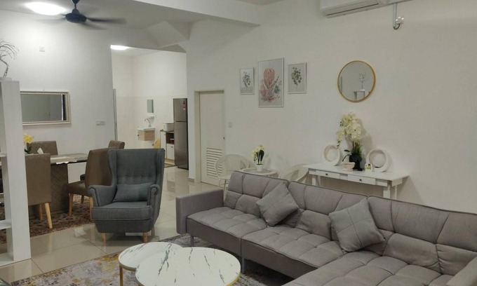 Kluang House | 2100 m² House ∙ 4 bedrooms ∙ 10 guests