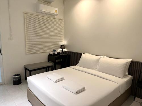 Chana Songkhram Hostel | My House Guesthouse & Restaurant