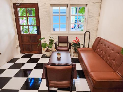 China Town Hostel | Noir Cafe And Hostel Chinatown Bangkok