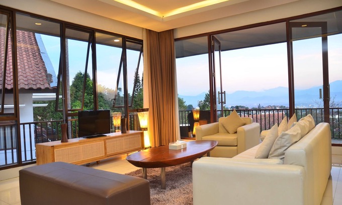 Bandung Villa | Oyama City View 4BR Villa with a Heated Pool