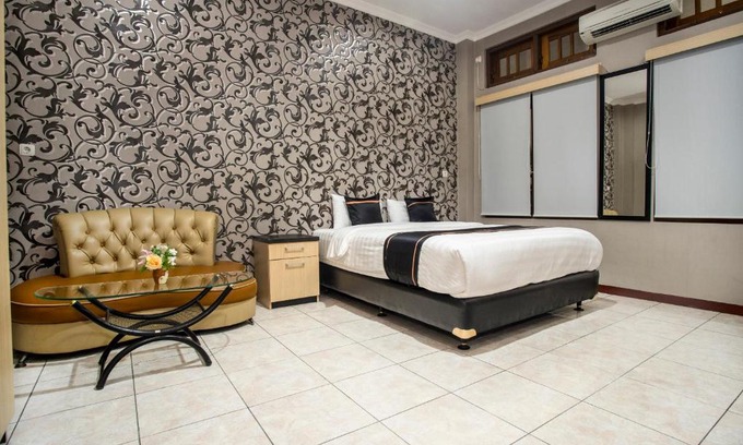 Central Yogyakarta Hotel | OYO 2469 Sutomo Homestay