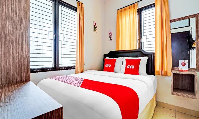 Karawang Hotel | OYO 90211 I-sidji Inn