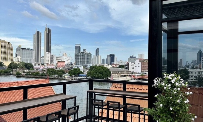 Chakkrawat Hostel | PIER 808 Hostel
