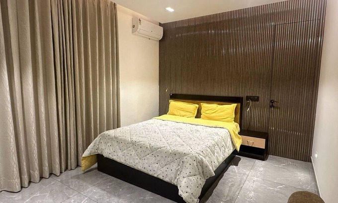 DLF City Resort | Private room ∙ 2 guests